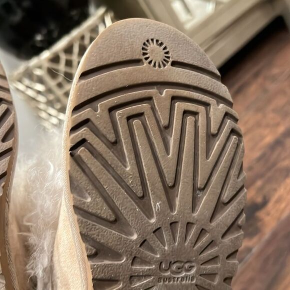 UGG Lida Mongolian Fur Cuff Natural Suede Classic Short Boots Size 6 EUC - Picture 10 of 14